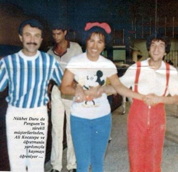 <p>Nükhet'le ve hocamızla Penguen'de buz pateni yaparken.</p>