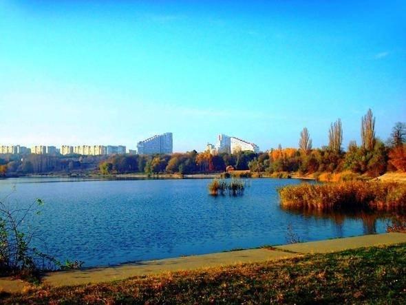 <p>Moldova<br />
<br />
90 gün vizesiz.</p>