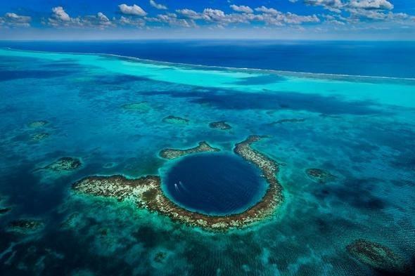 <p>Belize<br />
<br />
90 gün vizesiz.</p>