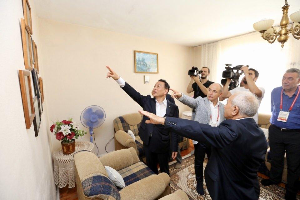 <p>Bu ilişkileri burada hissettiğimiz için iki ülkenin kardeş ilişkilerinin ilerleyen dönemlerde daha da güçlü bir şekilde devam etmesi gerektiğini düşünüyoruz” dedi. </p>
<p> </p>