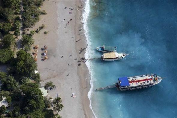 <p>Son olarak hamile bir kadının öz çekim yaparken kayalıklardan düşerek hayatını kaybettiğini anımsatan Karaburun, insanların "Kadın nereden düşmüş?", "Nasıl düşmüş?" diye merak ederek düştüğü noktaya indiğini ve orada fotoğraf çektirmek istediklerini kaydetti.</p>
