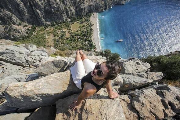 <p>Karaburun, noktaya bir seyir terası ya da oturma noktaları yapılması gerektiğini, önlem alınmazsa kazaların kaçınılmaz olduğunu vurguladı.</p>