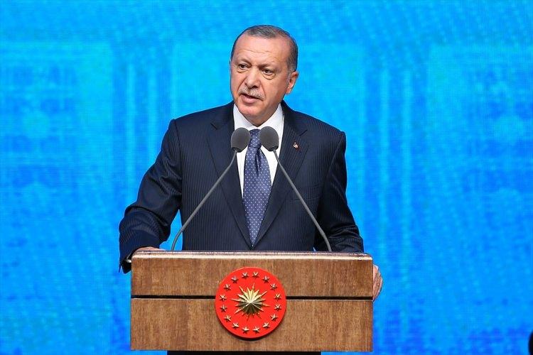 <p>Türkiye Cumhurbaşkanı Recep Tayyip Erdoğan, Cumhurbaşkanlığı Kabinesi'nin 400 projeyi içeren 100 günlük eylem planını canlı yayında kamuoyuna açıkladı.<br />
<br />
100 günlük programda yer alan savunma hamlesiyle Türkiye'nin gücüne güç katacak heyecanlandıran projeler de yer aldı. <br />
<br />
<span style="color:#FF8C00"><strong>İşte Türkiye'ye çağ atlatacak milli savunma projeleri</strong></span></p>
