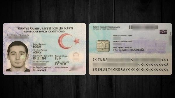 <p>T.C. Kimlik Kartı, vatandaşın rahatlıkla taşımasına ve kullanmasına olanak verecek şekilde, kimlik kartları için belirlenen uluslarası standartlara uygun olacak şekilde, standart bir akıllı kart boyutlarındadır.</p>
<p> </p>