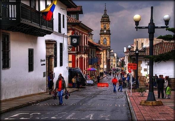 <p>Kolombiya<br />
<br />
90 gün vizesiz.</p>
