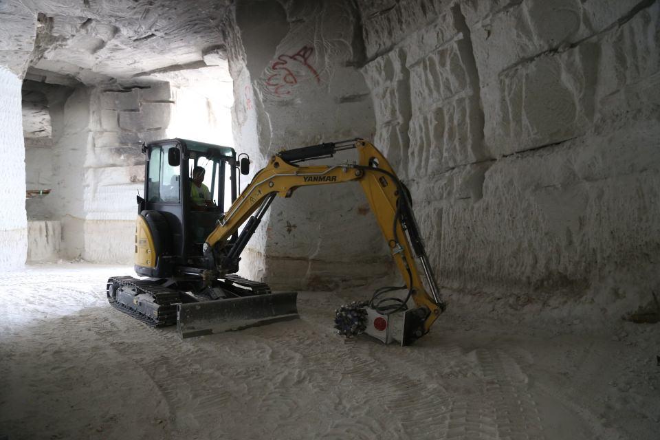 <p>Kültür ve Turizm Bakanlığınca ihale edilmesinin ardından ocak ayında çalışmaların başlandığı müze, etnografik ve tematik eserlerin teşhiri ile ziyaretçilerine yer altındaki doğal ortamda görsel şölen sunarak Anadolu'nun geçmişine ışık tutacak.</p>
<p> </p>