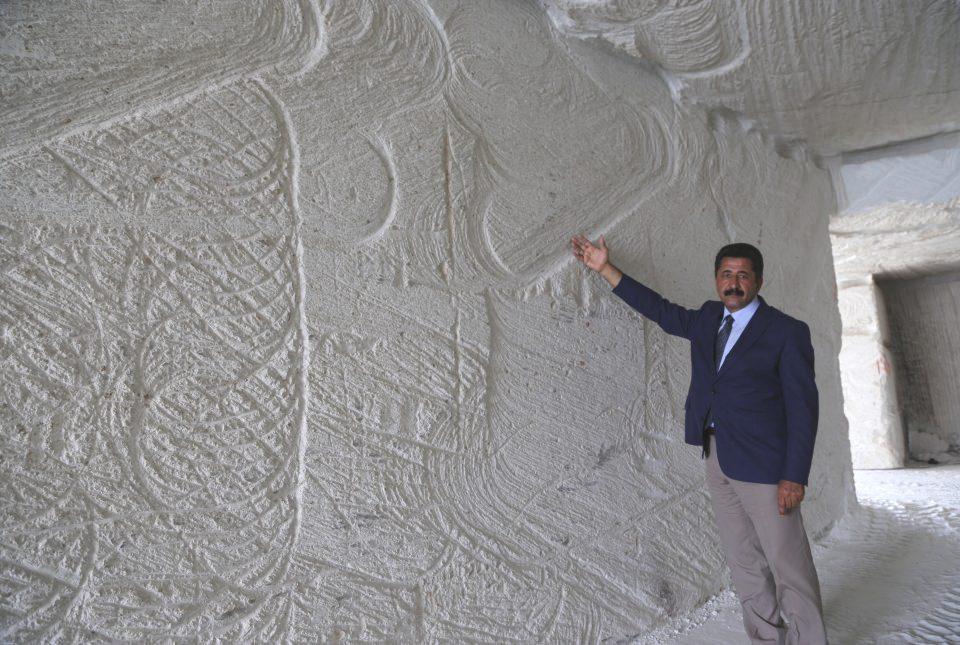 <p>Avanos ilçesi yakınlarında, peribacaları arasında hizmet sunacak "Kapadokya Müzesi" milyonlarca yıl önce Erciyes, Hasan Dağı ve Güllüdağ'ın püskürttüğü lavların oluşturduğu tüf kaya zemin oyularak inşa ediliyor.</p>

<p> </p>
