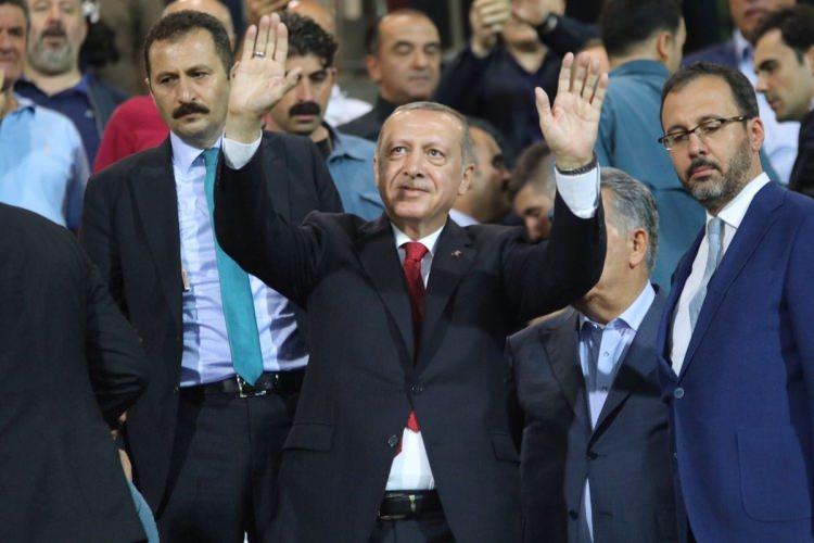 Cumhurbaşkanı Erdoğan, Rize'de maç izledi