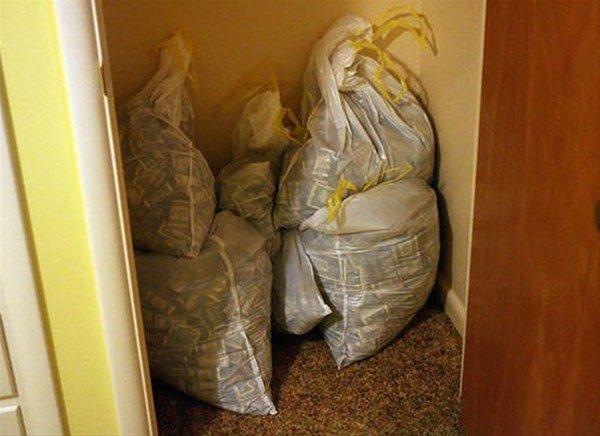 <p>ABD'de yeni evlerine taşınan bir çift tavan arasında bulduklarıyla gözlerine inanamadılar. </p>
