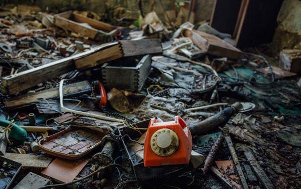 <p>Eski bir telefon.</p>
