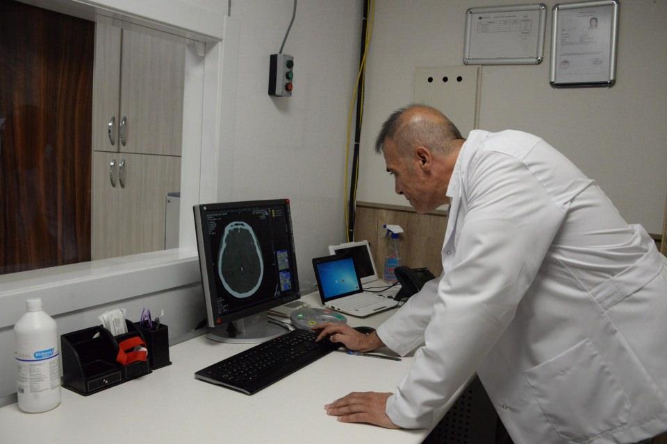 <p>Diyarbakır’da faaliyet gösteren özel hastanede kullanılan bilgisayarlı tomografi cihazına, Kürtçe yazılım yüklendi. Cihaza giren ve Türkçe bilmeyen hastalar, Kürtçe komutlara göre hareket ediyor.</p>

<p> </p>
