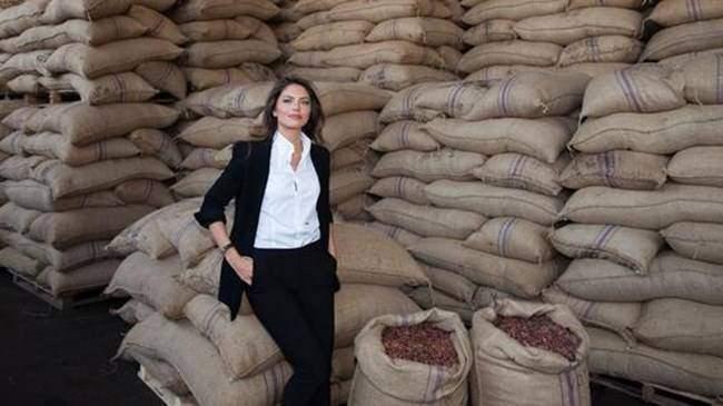 <p>İsim: Dilara Altınkılıç Kutmangil <br />
 <br />
Şirketi: Detay Gıda CEO'su<br />
 <br />
2017 Sırası: 14 <br />
 <br />
2016 Sırası: 23<br />
 <br />
Yaş: 32 <br />
 <br />
Ciro (Milyon TL): 495</p>

