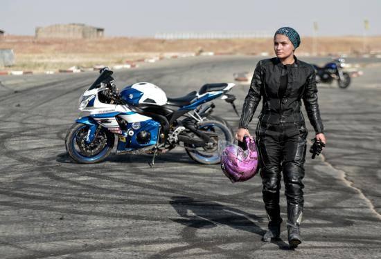 <p>Kadınların trafikte özgürce dolaşmak için kullanmayı tercih ettiği motosiklet ve modellerini sizler için araştırdık. İşte kadınların tercih ettiği motosikletler ve fiyatları...</p>
