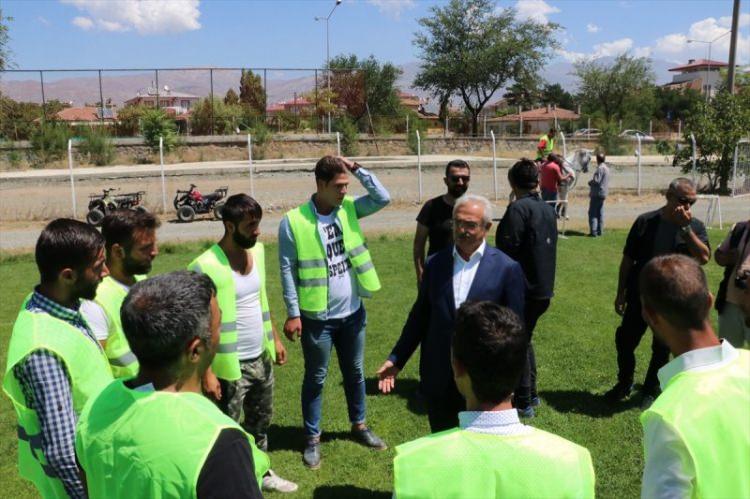 <p>Erzincan Belediye Başkanı Cemalettin Başsoy, antrenmanları izledikten sonra gazetecilere yaptığı açıklamada, Kurban Bayramı ile ilgili hazırlıklara başladıklarını anlattı.</p>
<p> </p>