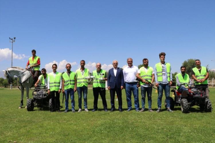 <p>"Personelimizin elinde drone ile hayvanları uzaktan vurup uyuşturarak kurban yerine götürebileceğimiz uyuşturucu özellikli silahlar ve ATV'lerimiz olacak.</p>
<p> </p>