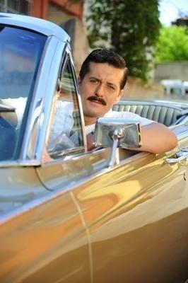 <p>Öyle Bir Geçer Zaman ki'de Soner karakterini canlandırdı.</p>

<p> </p>
