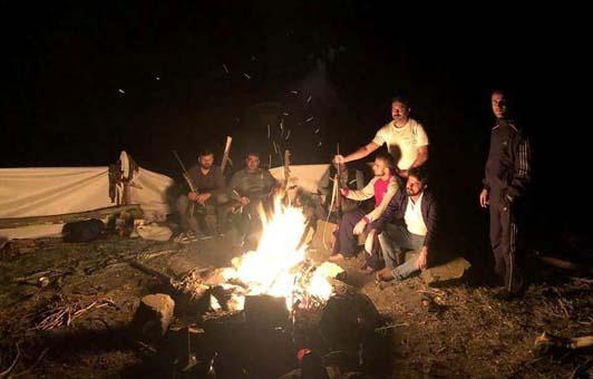 <p><strong>“Bölgede huzur ve güven var”</strong></p>
<p>Bitlis Kültür ve Turizm Müdürü Ramazan Gencan da, bölgeye huzur ve güvenin gelmesiyle birlikte insanların ön yargısının da değiştiğini ifade ederek, “Her geçen gün bölgemizdeki yerli ve yabancı ziyaretçi sayısı artıyor. Buraya gelenler hem tatil yapıyor hem de tarihi ve doğal güzellikleri yerinde görme imkanı buluyor. Yazı burada değerlendirenlerin yanı sıra, kısa süreli kamp yapmak için ya da günübirlik gelen ziyaretçilerimiz var. Bu anlamda Van Gölü sahilleri ile Nemrut Krater Gölü Akdeniz ve Ege sahillerini aratmıyor. İnsanlar artık yüksek rakımlı bölgede doğayla iç içe deniz keyfi yapıyor. Bizlerde doğa ile baş başa vakit geçirmek isteyen herkesi ilimizin güzelliklerini görmeye ve keşfetmeye davet ediyoruz" biye konuştu.</p>