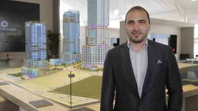 <p>İsim:Mert Kutlu<br />
 <br />
Şirketi: Lens Yapı Grup CEO'su<br />
 <br />
2017 Sırası: 24<br />
 <br />
2016 Sırası: Listeye Yeni Eklendi<br />
 <br />
Yaş: 30 <br />
 <br />
Ciro (Milyon TL):200</p>
