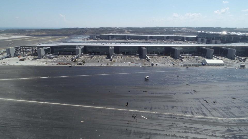 <p>Yeni Havalimanı tamamlandığında 225 bin kişiye istihdam sağlayacak.</p>
