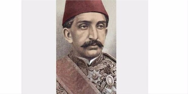 <p>Kardeşi Vahdettin Efendi´nin hususî doktoru Aleksiyadis Efendi Beylerbeyi´nde oturuyordu. Hemen Muhafız Kumandanı Rasim Bey ona haber gönderdi. Abdülhamid´i muayene eden doktorun teşhisi 'zatürree' başlangıcıydı. Hâkân-ı Sâbık´ın üşüme nöbetlerinin ardı arkası kesilmiyordu...</p>
