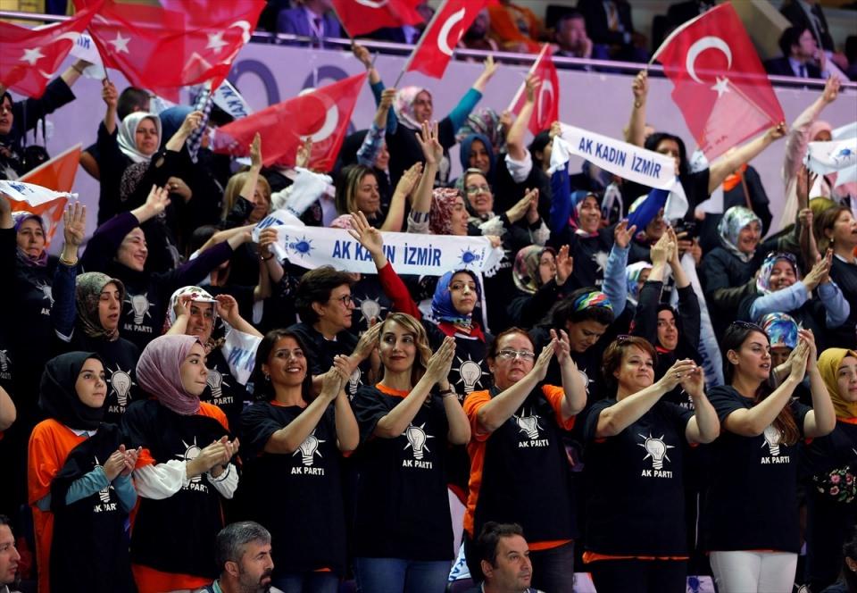 <p>AK Parti 6. Olağan Büyük Kongresi için partililer, Ankara Spor Salonu'na alınmaya başlandı</p>

<p> </p>
