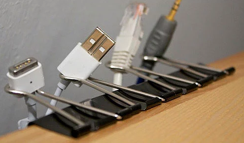 <p><strong>Masa mandallarından usb tutucu</strong></p>
