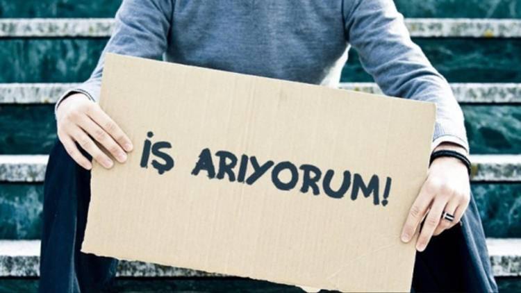 <p>Maliye mezunlarının y&uuml;zde 36&rsquo;sı, sosyoloji mezunlarının y&uuml;zde 34&rsquo;&uuml;, uluslararası ilişkiler mezunlarının y&uuml;zde 33&rsquo;&uuml;, felsefe mezunlarının y&uuml;zde 31&rsquo;i, halkla ilişkiler mezunlarının y&uuml;zde 27&rsquo;si mezun olduktan sonra hi&ccedil; &ccedil;alışmamış.</p>
