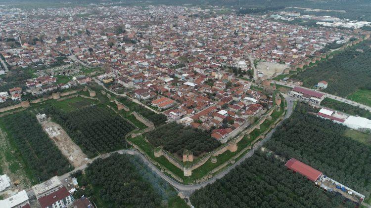 <p>&nbsp;Fotoğrafta şehri &ccedil;evreleyen İznik surları g&ouml;r&uuml;l&uuml;yor.</p>
