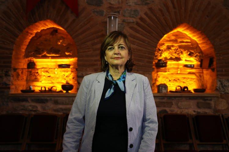 <p>Tarihi milattan &ouml;nce 4'&uuml;nc&uuml; y&uuml;zyıla kadar uzanan, Bitinya, Roma, Sel&ccedil;uklu ve Osmanlı medeniyetlerine ev sahipliği yapan İznik'in, Birleşmiş Milletler Eğitim, Bilim ve K&uuml;lt&uuml;r &Ouml;rg&uuml;t&uuml; (UNESCO) D&uuml;nya K&uuml;lt&uuml;r Miras Ge&ccedil;ici Listesi'nden daimi listeye adını yazdırması hedefleniyor. UNESCO Bursa Alan Başkanı Prof. Dr. Neslihan Dostoğlu, konuyla ilgili a&ccedil;ıklamalarda bulundu.</p>
