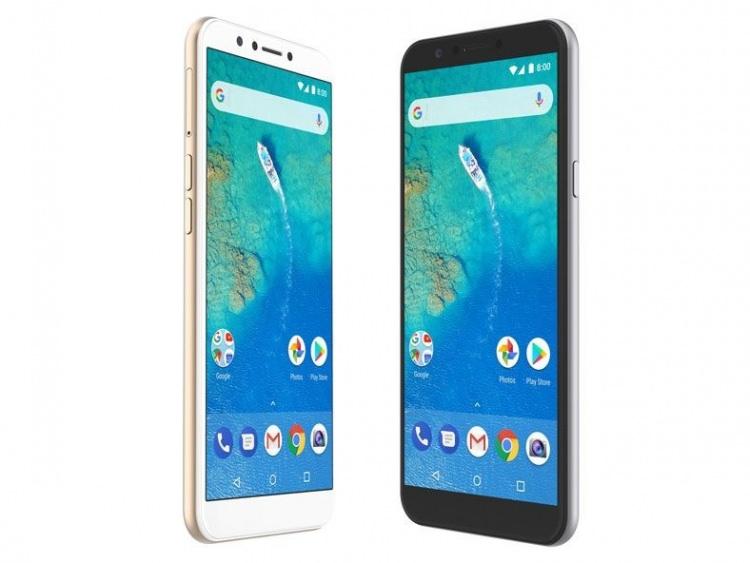 <p>Ekran: 5.7 inç HD, IPS Incell LCD, 18:9 ekran oranı </p>

<p><br />
 </p>

<p> </p>

<p> </p>
