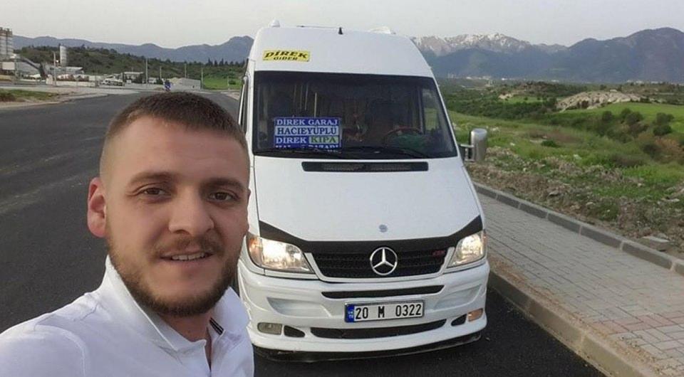 <p>DENİZLİ'nin Merkezefendi ilçesinde, minibüsüyle şehir içi yolcu taşımacılığı yapan Eşref Baştürk, döviz bozdurup, makbuzuyla gelen yolculara ücretsiz biniş hakkı tanıyor.</p>
<p> </p>