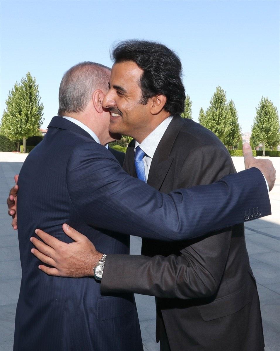 <p>Çalışma ziyareti için Türkiye'ye gelen Al Sani, törenin ardından Cumhurbaşkanı Erdoğan ile bir araya geldi.</p>

<p> </p>
