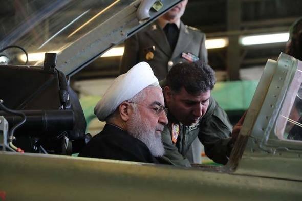 <p>Ulusal Savunma Endüstrisi Fuarı'nda gerçekleşen tanıtımda Cumhurbaşkanı Hasan Ruhani'yi uçağın kokpitinde gösteren görüntüler de yer aldı.</p>

<p> </p>
