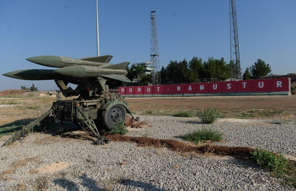 <p>Hava Savunma Astsubay Başçavuş Davut Kurtulmuş ise görev nedeniyle bir bayramı daha Manisa Ahmetli'deki ailesinden uzakta geçirdiğini belirterek, başta kızı Duru olmak üzere tüm İslam aleminin bayramının hayırlara vesile olmasını diledi.</p>
<p> </p>