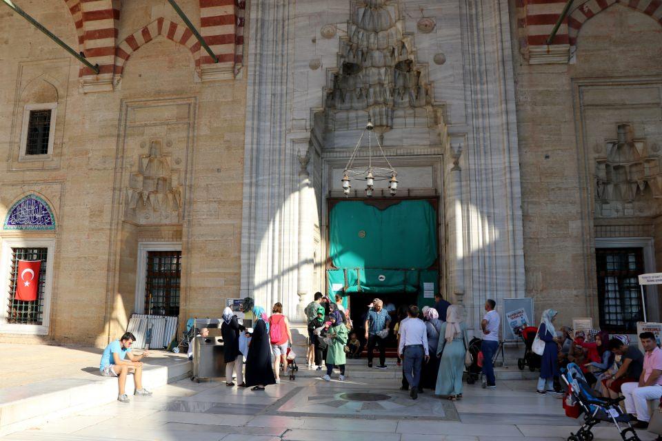 <p>Ahmet Tezcan da yıllık iznini Türkiye'de geçirdiğini ve Almanya'ya dönmeden önce Selimiye Camisi'ni ziyaret ettiğini kaydetti.</p>
<p> </p>
