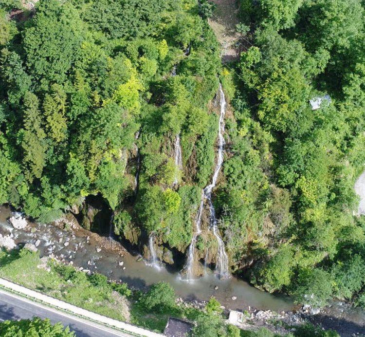 <p><strong>Parkta 129 bitki türü bulunuyor </strong></p>

<p>Doğa Koruma ve Milli Parklar (DKMP) Genel Müdürlüğü 12. Bölge Müdürlüğü Giresun Şube Müdürü Ertan Kuduban, AA muhabirine yaptığı açıklamada, Kuzalan Tabiat Parkı'nın tabii güzellikleri ve zengin canlı çeşitliliğine sahip olan farklı ekosistem tipleriyle hayranlık uyandırdığını söyledi. </p>
