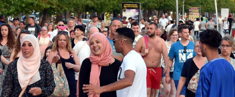 <p>9 günlük Kurban bayramı tatilinde tatil beldelerinde hiç yer kalmadı. Türkiye'nin dört bir yanından, özellikle kıyı bölgelere akın eden vatandaşlar turizm tesislerini yüzde yüz doldurdu. İşte Türkiye'nin önde gelen turizm beldelerinde son durum.</p>