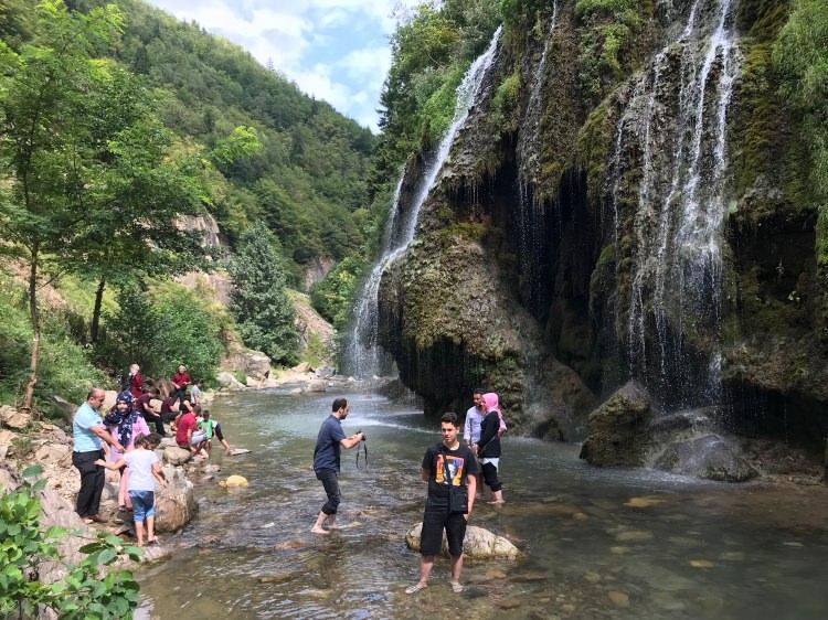 <p>Parkın iç kısmında demirli ve kükürtlü mineral sular da olduğunu anlatan Kuduban, bunların da ayrı kaynaktan çıktığını vurguladı.</p>