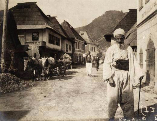 <p>Osmanlı İmparatorluğu'ndaki çok etnik unsuru bir arada barındıran sosyal hayat batılı fotoğrafçılar için bulunmaz bir fırsat ortaya çıkardı.</p>
