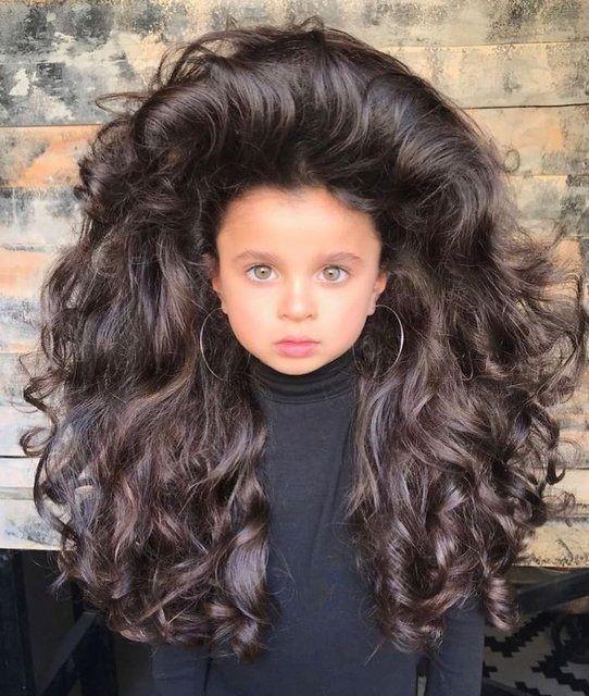<p>İnternetin Rapunzel çocuğu Mia Aflalo sadece 5 yaşında olmasına rağmen upuzun ve doğal saçları sayesinde moda dünyasında adından söz ettiriyor.</p>
