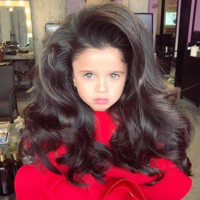 <p>İsrail'in Tel Aviv kentinde doğan sevimli çocuk, kısa sürede 60 binden fazla takipçi kazandı. Bu ün sayesinde gür saçlı kız, İngiliz Vogue dergisinde yer aldı.</p>
