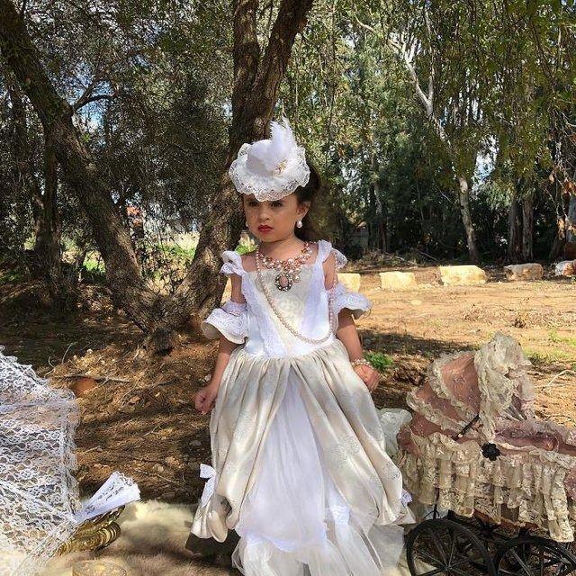 <p>Ayrıca Mia'nın sa&ccedil;larına neredeyse her g&uuml;n işlem uygulanması da sosyal medyanın tartışılanları arasında.</p>
