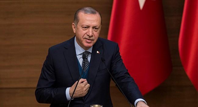 <p><strong>İşte yerli ve milli projeler</strong></p>
<p>Cumhurbaşkanı Tayyip Erdoğan’ın da, “İsrail, bize 10 tane İHA verdi. Daha sonra arıza yaptı iki tanesi, sekizi şu anda yarı kullanılabilir durumda. Böyle bir vaziyette. Amerika ise, ‘kongre izin vermiyor’ diyerek bize insansız hava aracını vermedi. Biz, şimdi kendi üretimimizi kendimizi yapıyoruz, artık ev sahibi konumuna gelmiş durumdayız” sözleriyle dikkat çektiği yerli ve milli üretimler arasında başlıca öne çıkan projeler şöyle:</p>
