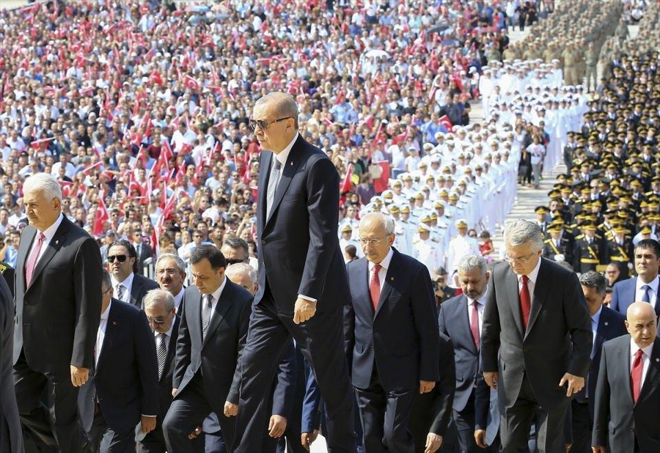 <p>30 Ağustos Zafer Bayramı ve Türk Silahlı Kuvvetleri Günü, yurtta, KKTC'de ve dış temsilciliklerde kutlanıyor.</p>
<p> </p>