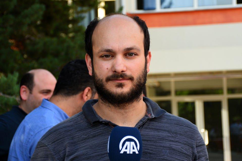 <p><strong>Kalkışım, aracın sürücüsüz yani otonom olarak belirlenen görevi yapma üzerine tasarlandığını vurgulayarak, şöyle devam etti:</strong></p>

<p>"Gazı otomatik bilgisayardan kontrol edilebilir, hızı sabitlenebilir. Yaklaşık 4 ayda hazırladığımız aracımızın pili 3 liraya doluyor ve 210 kilometre gidebiliyor. Kalıplaması ve karbon fiber yapımı iki ay, şase ve elektronik yazılımının hazırlanması da yine iki ay sürdü."</p>
