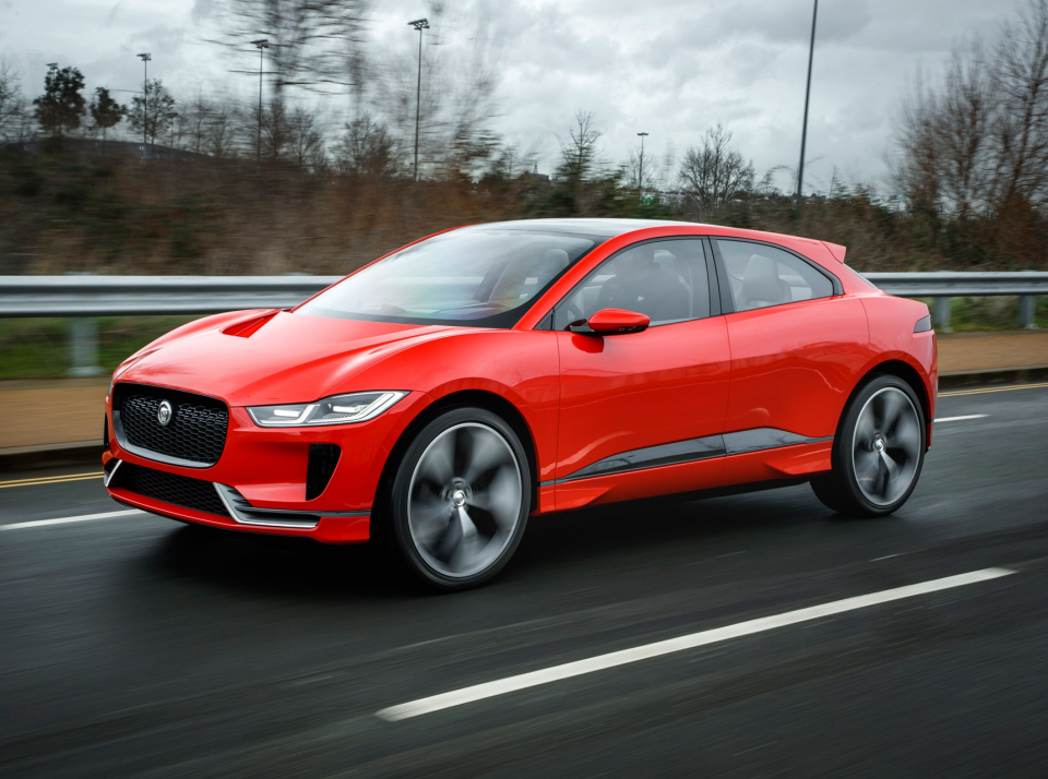 <p>Jaguar'ın ilk elektriklisi olacak ve Tesla'nın Model X'ine rakip olacak I-Pace ise bu yılın ikinci yarısında yollarda görülecek.</p>
<p> </p>
<ul>
</ul>
<ul>
</ul>