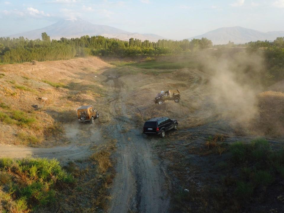 <p><strong>"Ağrı Dağı eteklerinde off-road yapmak keyifli"</strong></p>
<p>Ağrı Dağı'nın bu tür etkinlikler için son derece uygun alanlara sahip olduğunu belirten Eren, "Özellikle dağın eteklerinde bu sporu yapmak bizim için ayrıca önemli ve keyifli. </p>