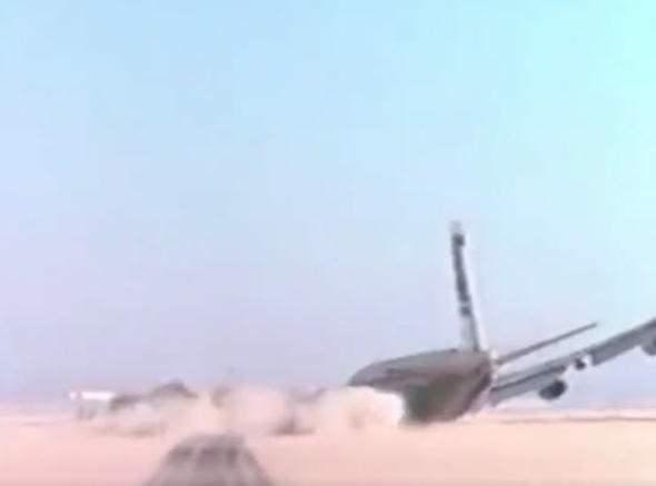 <p>Kanadın kopmasıyla birlikte her yer toz duman oluyor ve ardından u&ccedil;ak alev topuna d&ouml;n&uuml;yor.</p>

<p>&nbsp;</p>
