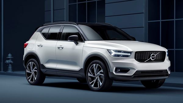 <p>İsveçli devin tasarım şefi Thomas Ingenlath yaptığı açıklamda Polestar 1 hibrid coupe devamı olan Polestar 2 modelinin 40 bin dolardan başlayacağını belirtti. Araç 405 beygir gücünde ve tek şarjla 560 km gidebilecek.</p>
<p> </p>
<ul>
</ul>
<ul>
</ul>