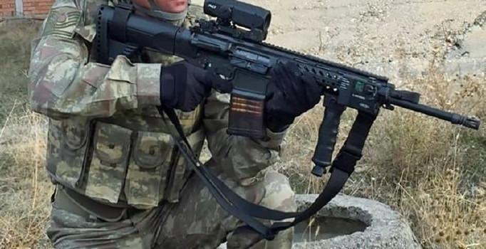 <p><strong>Milli Piyade Tüfeği (MPT-76)</strong></p>
<p>Türk Silahlı Kuvvetleri’nin taktik/teknik istek ve özelliklerini taşıyan, muharebe ortamında gece ve gündüz, her türlü arazi ve hava şartlarında hizmet edecek modern bir piyade tüfeği tamamen milli imkanlar dahilinde tasarlanarak üretildi. </p>